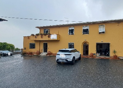 Foto Appartamento a Rosignano Marittimo di 240 m² con 8 locali in vendita