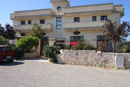 Foto Negozio in Contrada Lo Prete, Alberobello di 800 m² con 6 locali