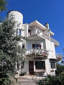 Foto Villa unifamiliare in Via Poggio Ridente 1, Palermo di 808 m²