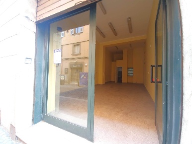 Foto Negozio a Viterbo Sacrario - Piazza della Rocca di 36 m² con 1 locali