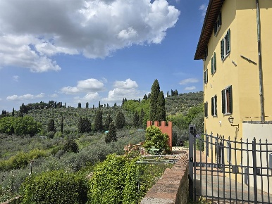 Foto Appartamento in Via S. Iacopo a Girone, Firenze di 180 m² con 5 locali