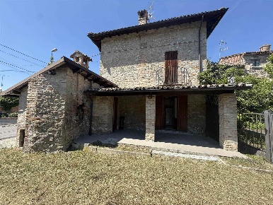 Foto Case semi ndipendenti a Fortunago di 127 m² con 3 locali in vendita