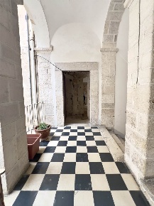 Foto Appartamento a Trani di 151 m² con 7 locali in vendita