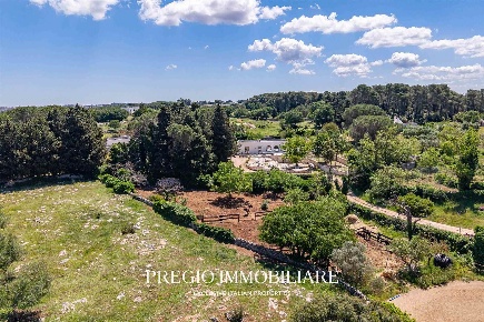 Foto Rustico a Martina Franca di 580 m² con 15 locali in vendita
