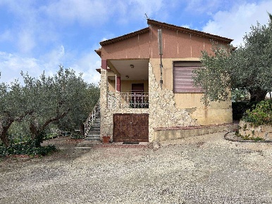 Foto Villa unifamiliare in c.da Roccella, San Cataldo di 70 m² con 6 locali