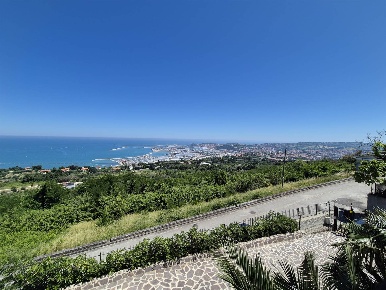 Foto Appartamento a Ancona Posatora di 361 m² con 10 locali in vendita