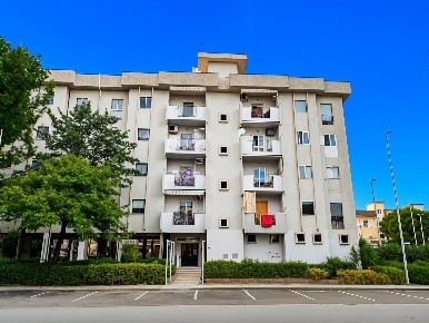 Foto Appartamento in Via Bachelet 19, Palagiano di 90 m² con 4 locali