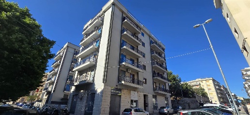 Foto Negozio in VIALE DELLA LIBERTA' 162, Martina Franca di 60 m²
