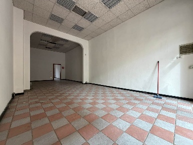 Foto Negozio a Pistoia Centro Storico di 90 m² con 2 locali in affitto