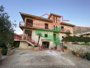Foto Villa bifamiliare in via Alcide de Gasperi, Cinisi Centro di 142 m²
