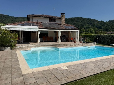 Foto Villa unifamiliare in Villaggio Larco  6, di 204 m² con 5 locali