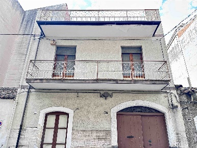 Foto Casa indipendente in VIA CIRCUMVALLAZIONE 390, Paternò di 335 m²