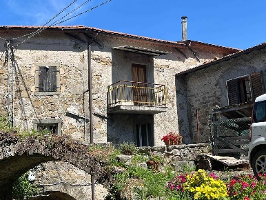 Foto Appartamento a Fivizzano di 80 m² con 4 locali in vendita