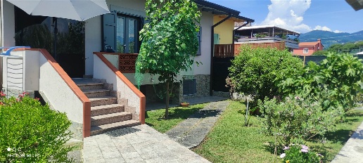 Foto Case semi ndipendenti a Luni Avenza di 140 m² con 5 locali in vendita