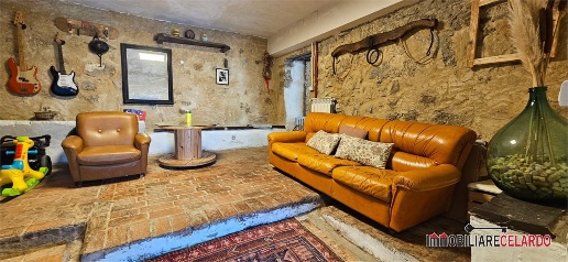 Foto Appartamento a Casole d'Elsa di 170 m² con 6 locali in vendita