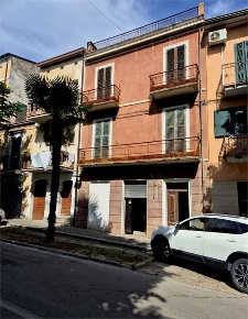 Foto Case semi ndipendenti a Orsogna Centro di 244 m² con 12 locali