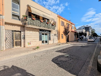 Foto Locale commerciale in Via delle Margherite 98, Aprilia Centro di 46 m²