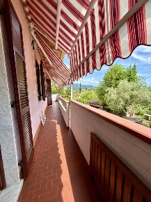 Foto Case semi ndipendenti a Carrara Centro di 152 m² con 8 locali