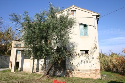 Foto Casa indipendente in Via Selva 53, Montappone di 254 m² con 8 locali