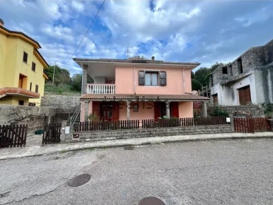 Foto Villa unifamiliare in Via Giacomo Matteotti, Codrongianos di 350 m²