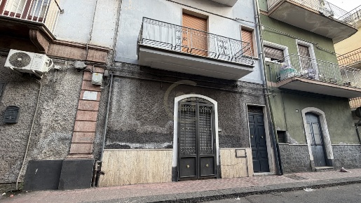 Foto Appartamento in Via Fiume 20, Paternò di 115 m² con 6 locali