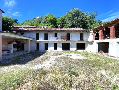 Foto Casa indipendente in Via Cavagnolo, Corneliano d'Alba Centro
