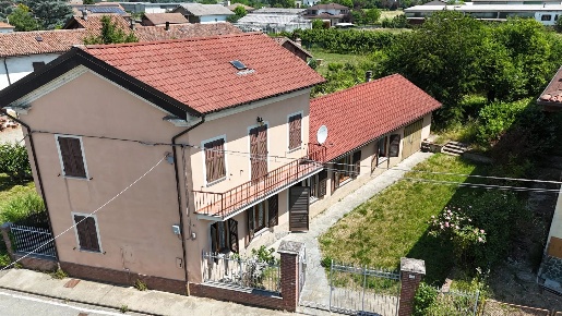 Foto Casa indipendente a Rivalta Bormida con 7 locali in vendita