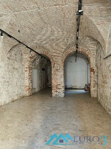 Foto Locale commerciale in CORSO GIUSEPPE MAZZINI, Ascoli Piceno di 90 m²