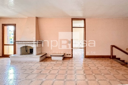 Foto Villa unifamiliare in Via Roma 37, Mansuè Centro di 374 m² in vendita
