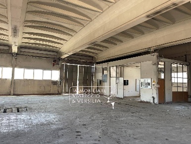 Foto Magazzino a Viareggio Bicchio - Varignano di 1100 m² in vendita