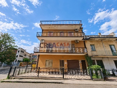 Foto Appartamento in Via Luigi Rizzo, Fiumefreddo di Sicilia di 83 m²