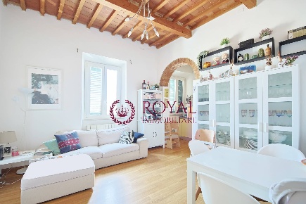 Foto Appartamento in Piazza Alfredo Sforzini, Livorno Ardenza di 77 m²