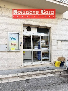 Foto Attività commerciale in via Salvatore di Giacomo, Canosa di Puglia