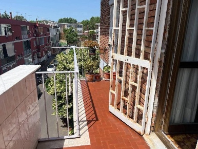 Foto Appartamento in Via Romolo E Remo, Napoli Traiano di 95 m² in vendita