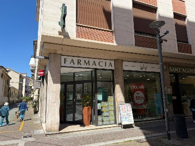 Foto Negozio in Via San Ciriaco, Ciriè Centro di 117 m² con 4 locali
