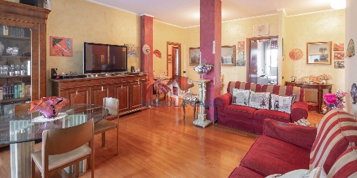 Foto Appartamento in Via Eugenio Montale 12, Milano Gallaratese di 141 m²