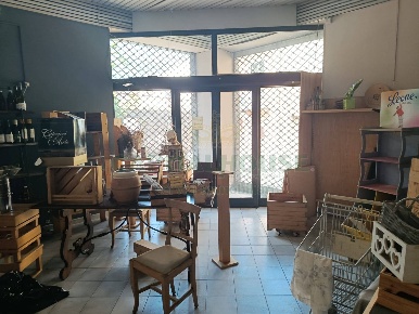 Foto Locale commerciale in via della Libertà, Solofra Centro di 200 m²