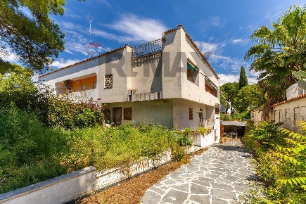 Foto Case semi ndipendenti in Corso Alcide De Gasperi 326, Bari di 310 m²