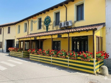 Foto Locale commerciale in piazza san rocco 10, Dorno Centro di 170 m²