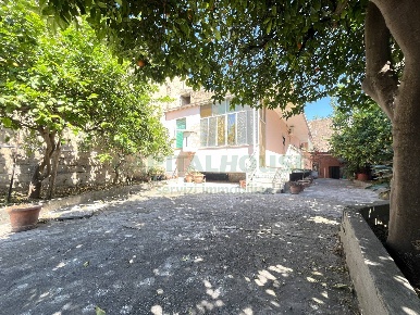 Foto Casa indipendente in VIA QUASIMODO, Curti di 90 m² con 4 locali