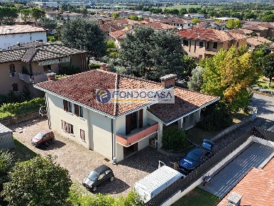 Foto Villa unifamiliare in Viale Croce Rossa, Castiglione delle Stiviere