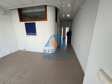 Foto Attività commerciale a Empoli di 100 m² con 7 locali in affitto