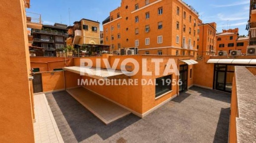 Foto Locale commerciale in Circonvallazione Appia, Roma Appio Latino