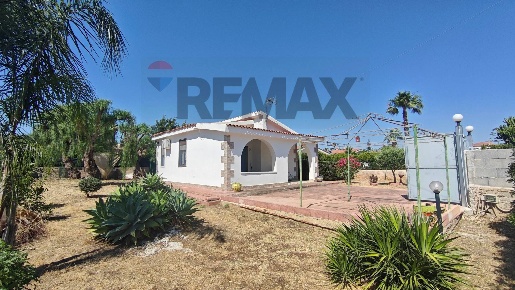 Foto Villa unifamiliare in Via Lago Ampollino 13, Siracusa Fontane Bianche