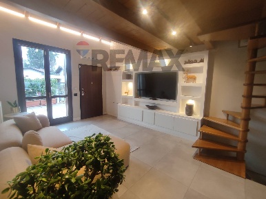 Foto Villa unifamiliare in via leonardo da Vinci 26, Fino Mornasco di 98 m²