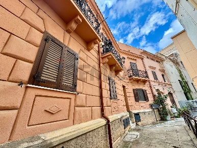 Foto Appartamento a Palermo Cassaro di 117 m² con 4 locali in vendita