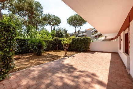 Foto Appartamento in Largo Temistocle Solera, Roma Nuovo Salario di 160 m²