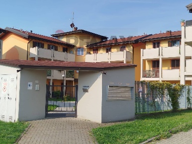 Foto Appartamento in Via Perlasca 2, Vellezzo Bellini di 85 m² con 3 locali