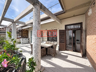 Foto Attico a Treviso di 235 m² con 9 locali in affitto