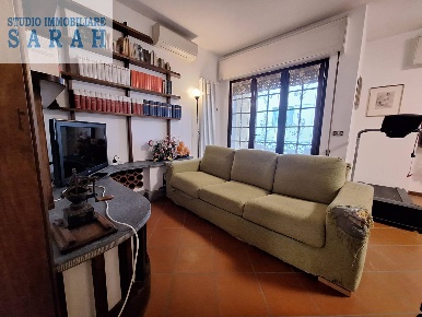 Foto Appartamento in Via mazzini, Viareggio di 130 m² con 6 locali